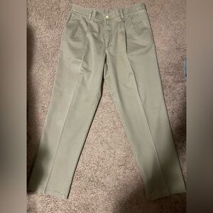 Dockers Men's Khaki Chinos